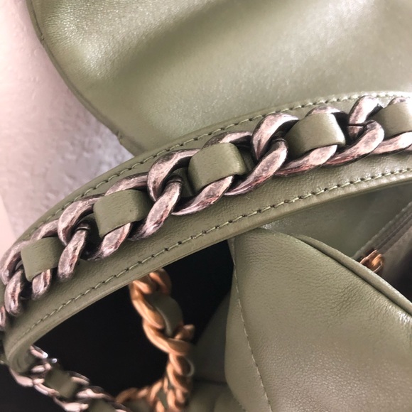 Brand new CHANEL small 19 green handbag - Picture 11 of 16